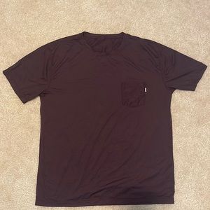 Vuori Tradewind Performance Tee, Size L, Maroon Color.